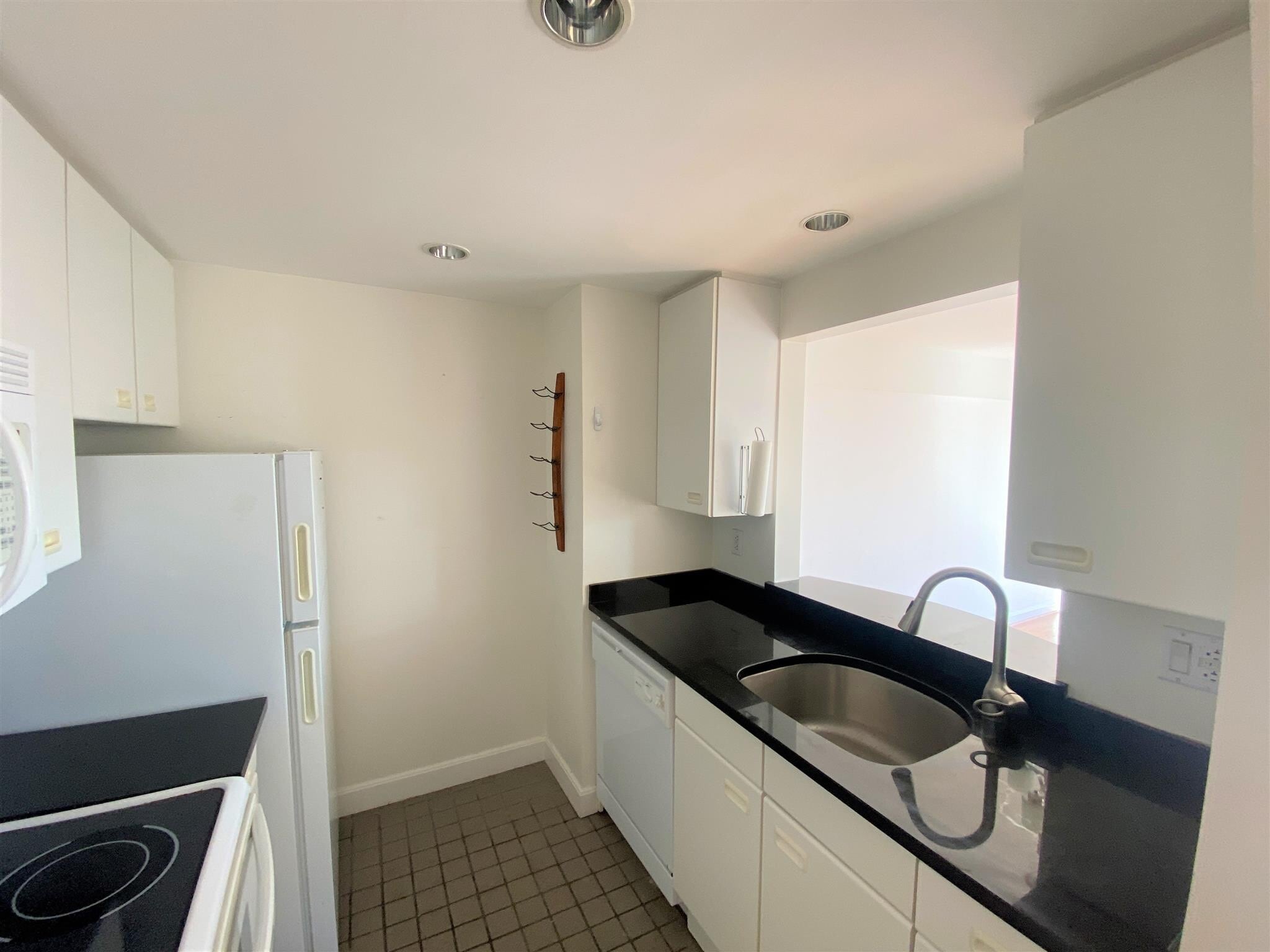 Building Photo - 931 Massachusetts Ave