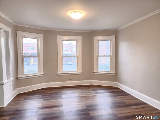 Building Photo - 402 Park St