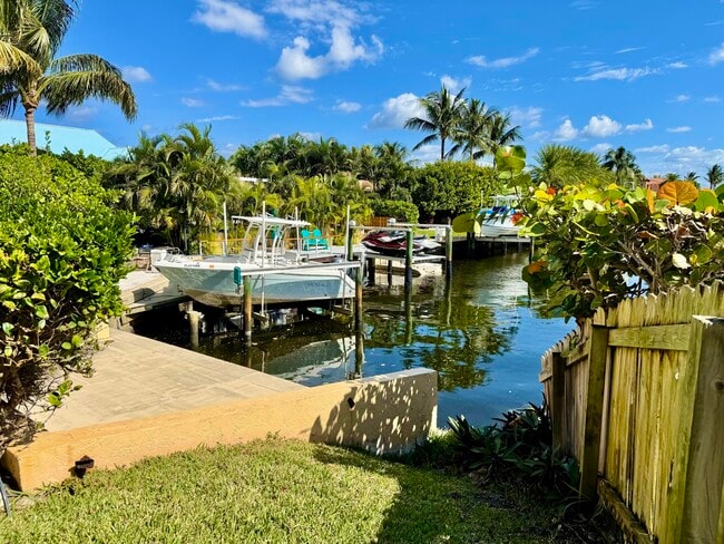 Building Photo - 400 Corsair Dr