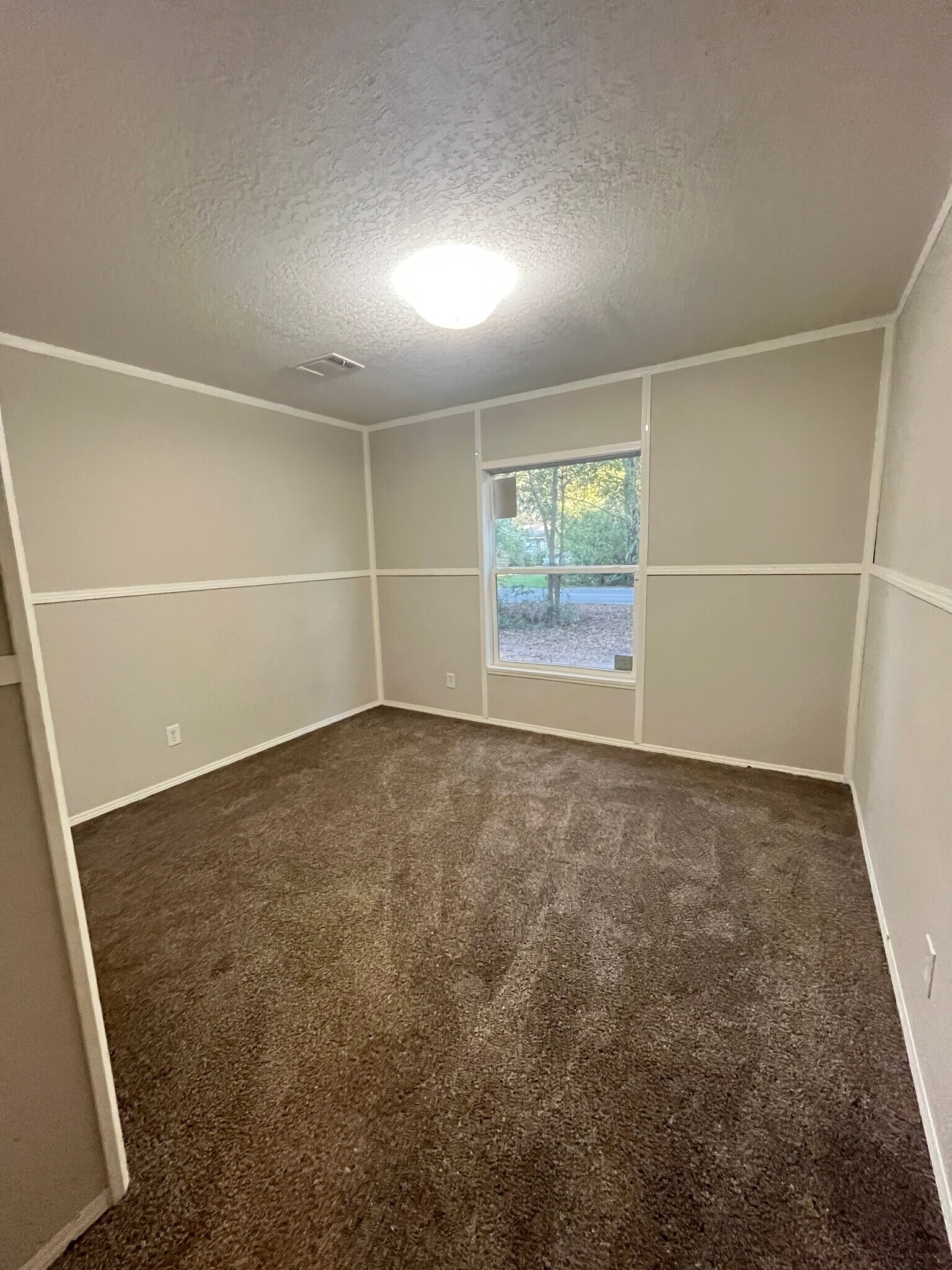 Building Photo - 2243 Limerick Rd