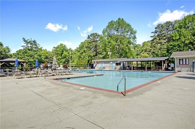 Building Photo - 3981 Longview Dr