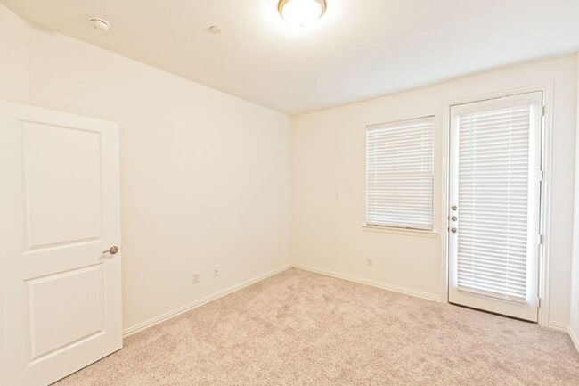 Building Photo - 3116 Gaylord Dr