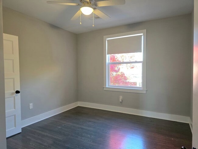 Building Photo - Gorgeous one of a kind 5 bedroom home fully updated