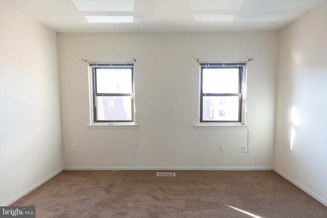 Building Photo - 2031 South St