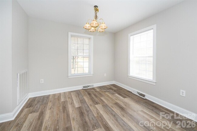 Building Photo - 807 King Arthur Dr