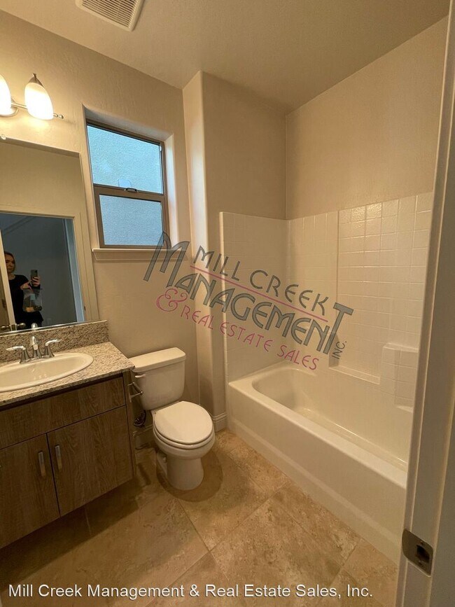 Building Photo - 3 br, 3 bath House - 4444 S. University