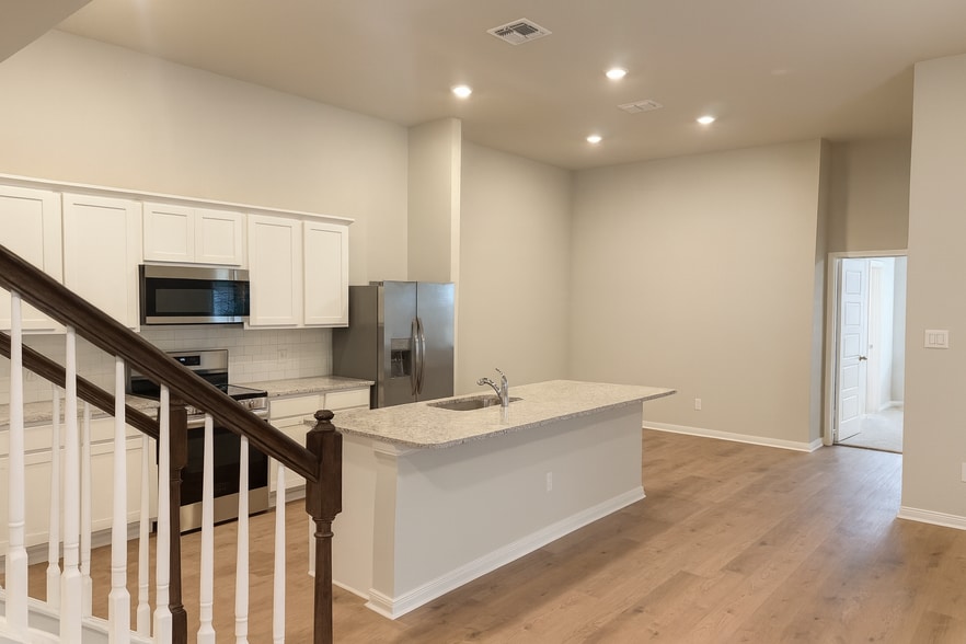 Building Photo - 463 Nespral Dr