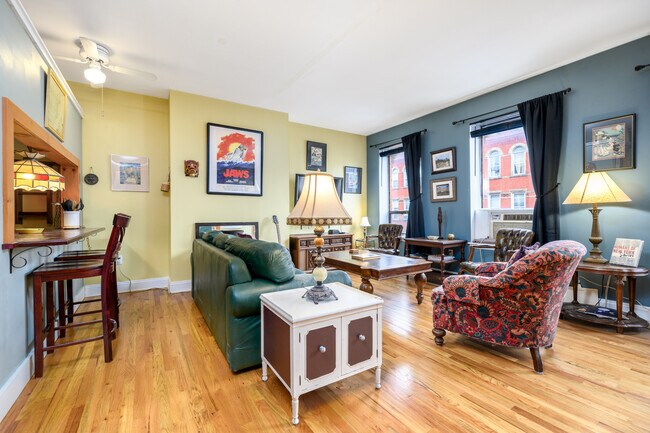 Building Photo - 94 Washington St