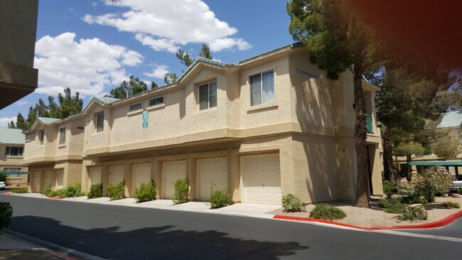 Building Photo - 1 Bedroom Condo - W Tropicana/Decatur - 2nd floor unit.