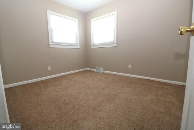 Building Photo - 218 Webbs Ln