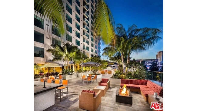 Building Photo - 1050 S Grand Ave