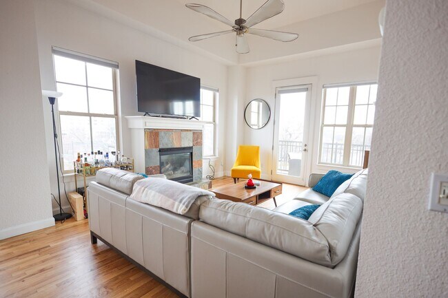 Building Photo - Gorgeous 1 bed 1 bath in an amazing location