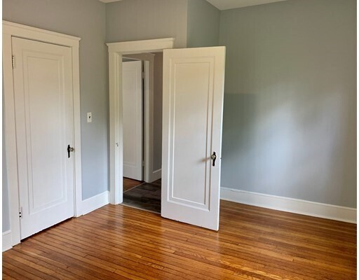Building Photo - 32 Holten St