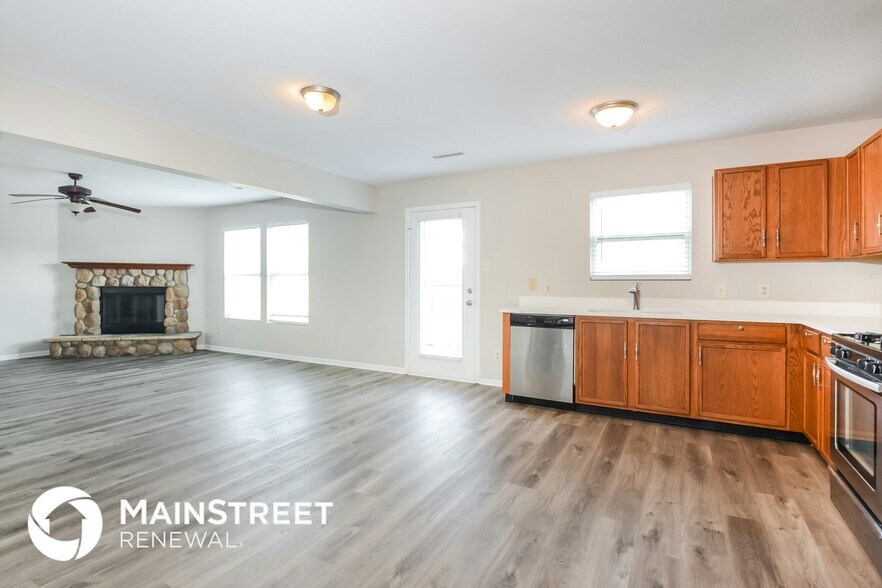 Building Photo - 3053 W Meadowbend Ln