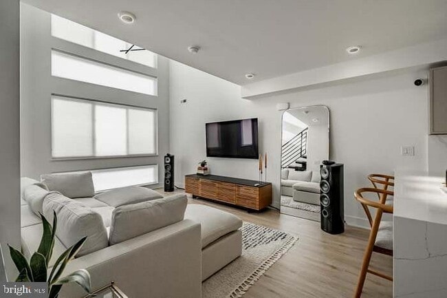 Building Photo - 2605 E Boston St