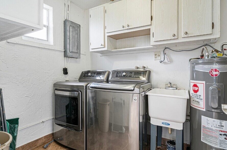 Building Photo - 2722 Peer Ln