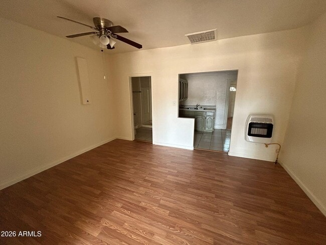 Building Photo - 1052 E Ave