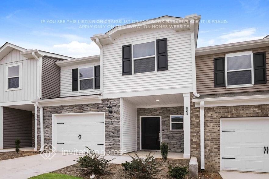 Building Photo - 809 Holiday Pk Ln