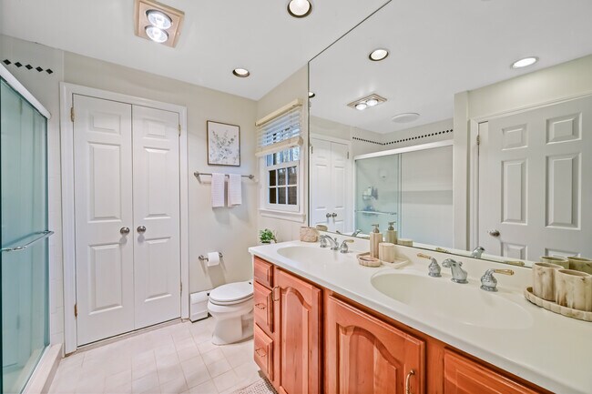 Building Photo - 395 Thayer Pond Rd