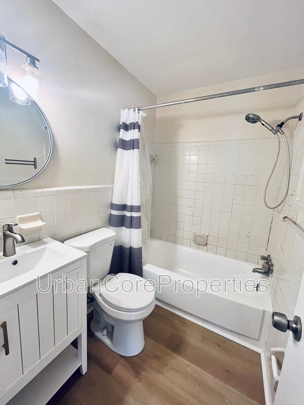 Building Photo - 115 7th Ave N