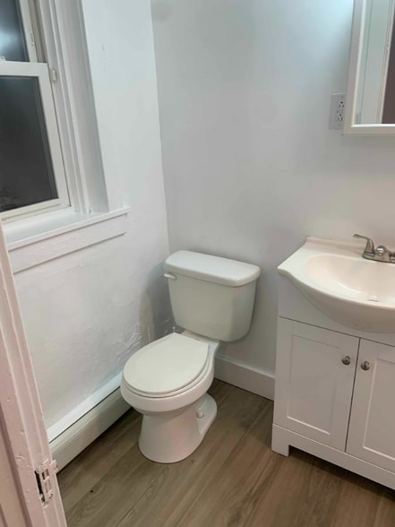 Building Photo - 709 Carothers Ave