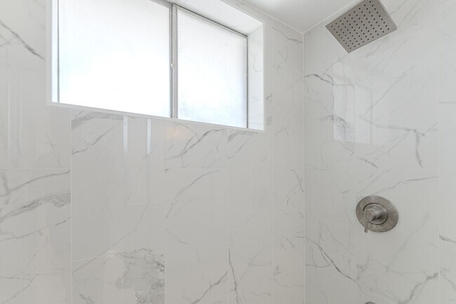 Building Photo - 10126 Pine Moss Dr