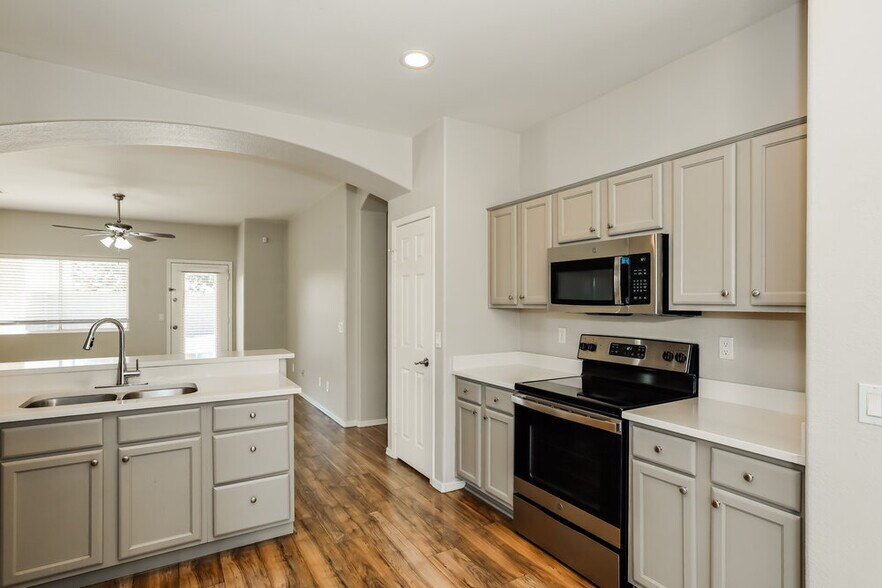 Building Photo - 26 N 126th Ave