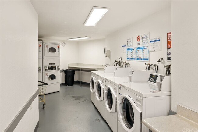 Building common laundry facilities - 640 The Vlg