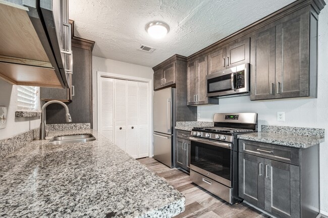 Building Photo - 318 Blue Tail Dr