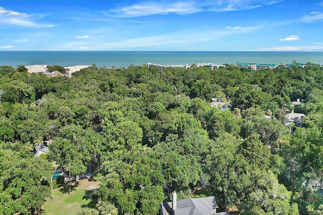 Building Photo - 8 Heath Dr