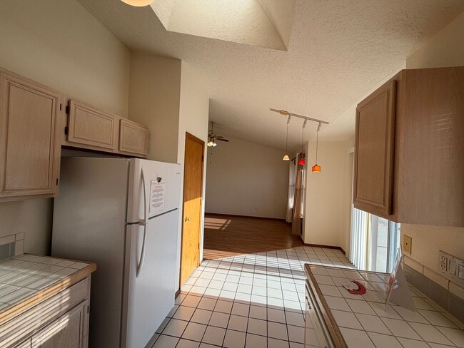 Building Photo - 3 Bedroom Single Story Home Available Near Unser Blvd NW & Ladera Dr NW!