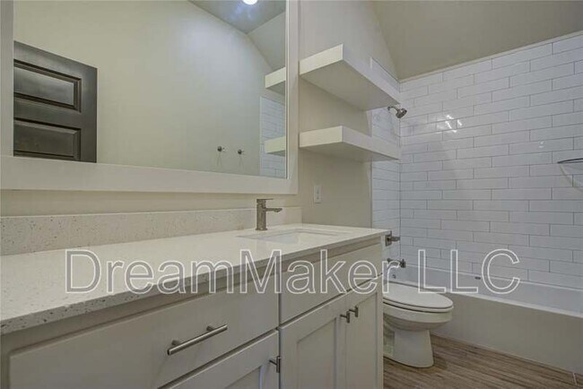 Building Photo - 207 Hope Ave