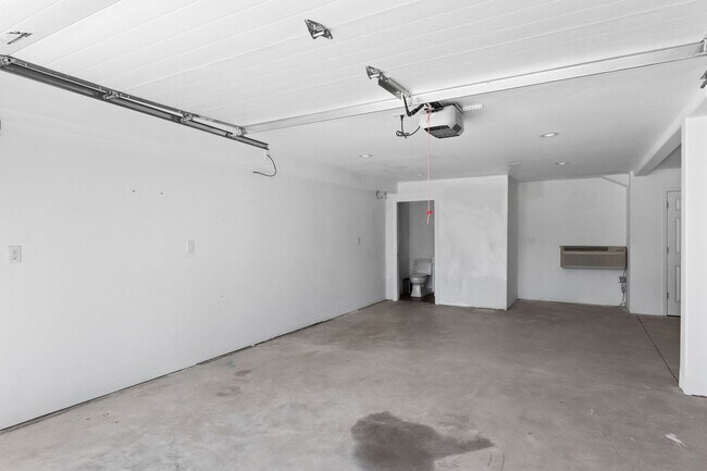 Building Photo - Beautiful Audubon 5 Bedroom Home! - Availa...
