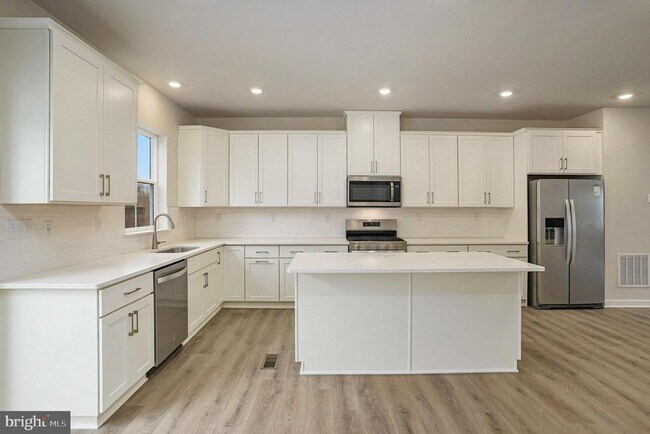 Building Photo - 708 Platinum Dr