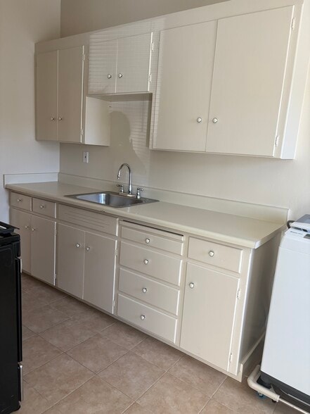 kitchen cabinet - 3143 Alma St