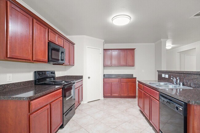 Building Photo - Beautiful Spacious Home