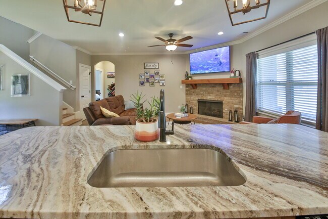 Building Photo - Luxurious 5 bedroom home in Atoka has it all!