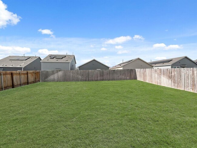 Building Photo - 2729 Louris Ln