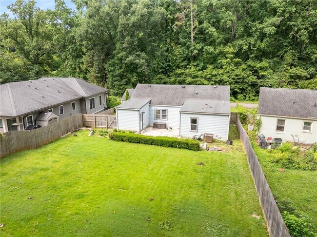 Building Photo - 1398 Deerwood Dr