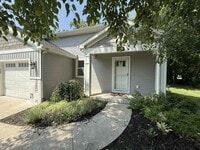 Building Photo - 3 bed, 2 bath Townhouse SE Grand Rapids