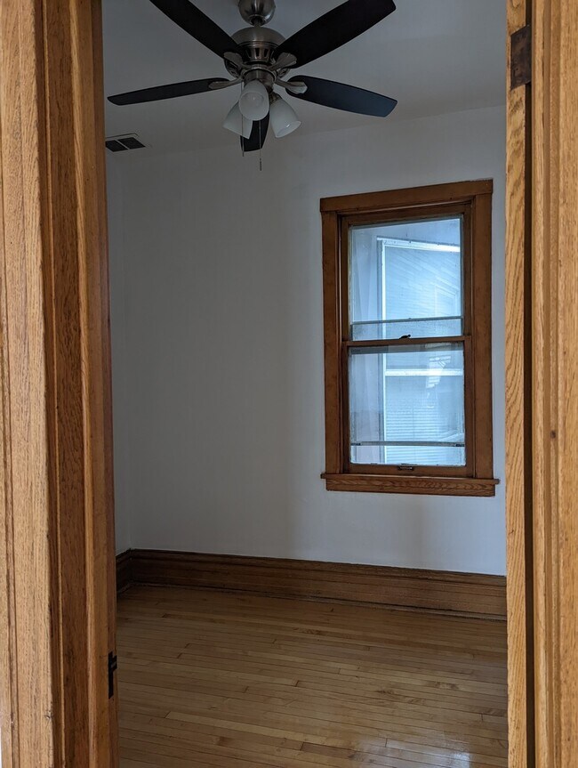 Building Photo - 3448 W Drummond Pl