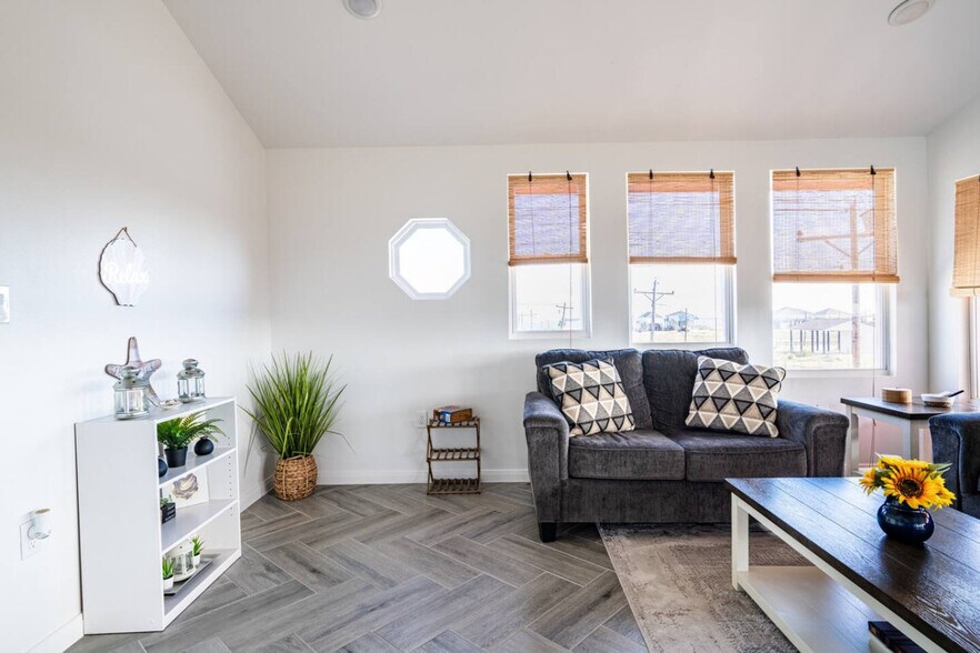 Building Photo - 920 17th St