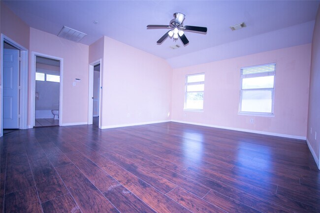 Building Photo - 2911 Quail Hawk Dr