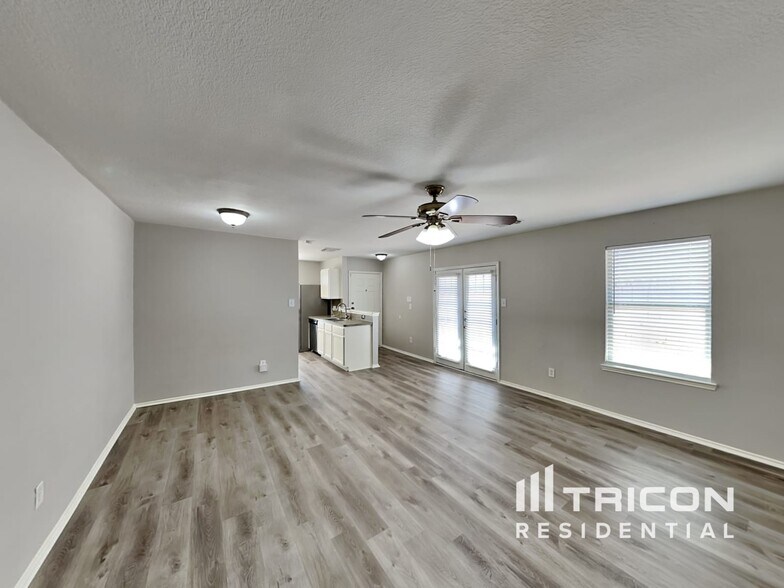 Building Photo - 22823 Sugar Bear Dr