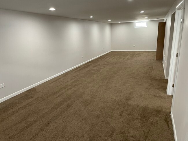 Building Photo - 83 Indianwood Dr