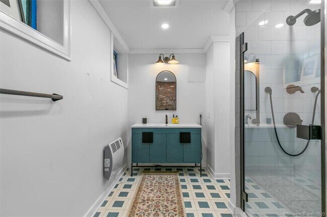 Building Photo - 20 Academy St