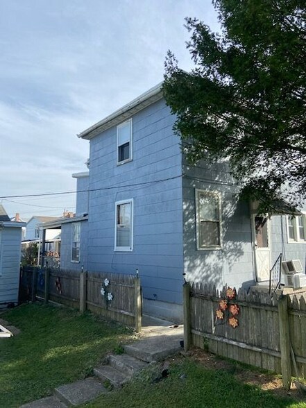 Building Photo - 401 3rd St