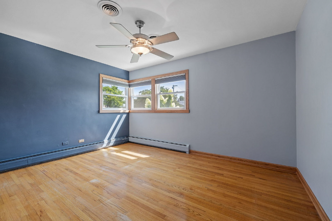 Building Photo - 9628 S Knox Ave