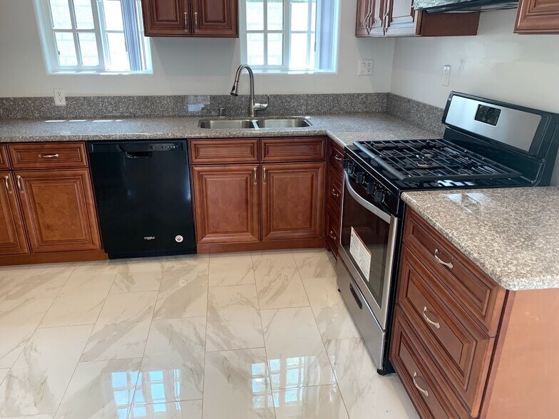 Building Photo - 1423 Franklin St