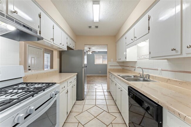 Building Photo - 1326 Kappa St
